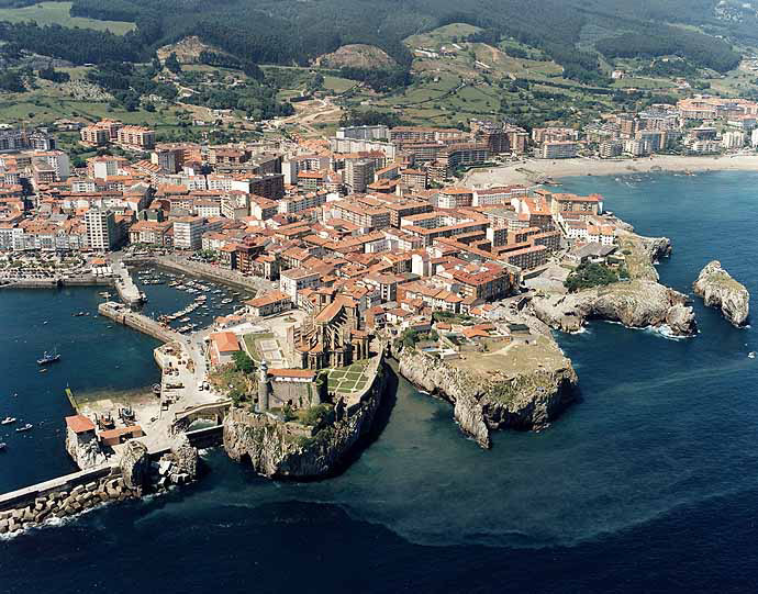 fuerte de castro Castro Urdiales ( Cantabria ) fuerte de castro Castro Urdiales ( Cantabria )