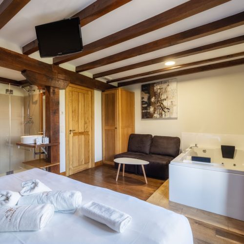J SUITE 16