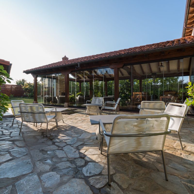 patio tarde
